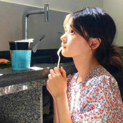 热裤荡女